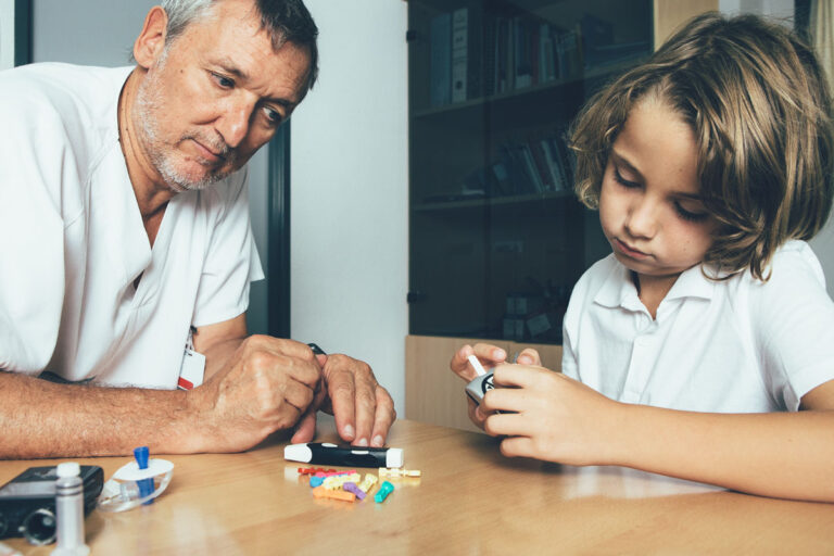 doctor watches a diabetic child 2023 11 27 05 34 26 utc